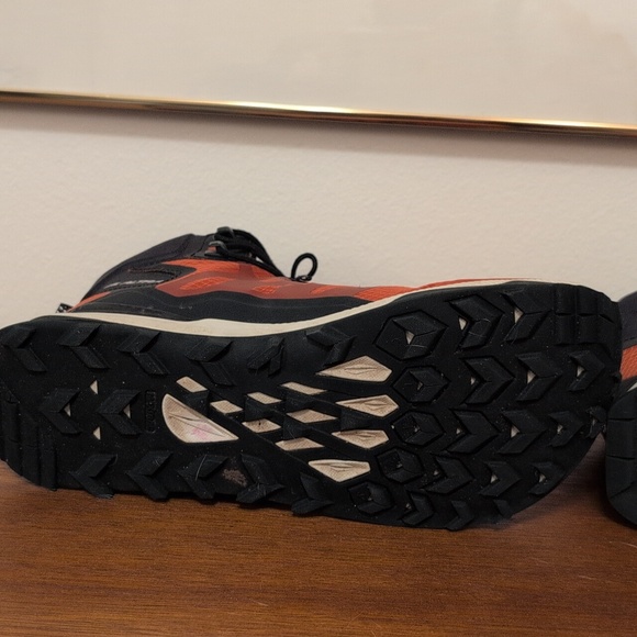 Altra Lone Peak ALL WTHR 2,  Size 9 (42.5) - Picture 6 of 8